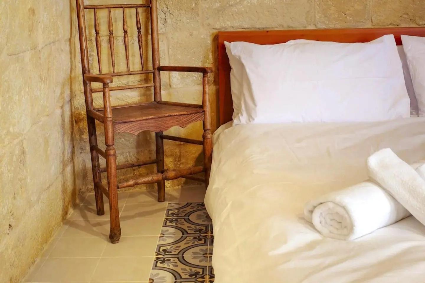 Historic Hideaways - 900 Year Old Converted Studios ビクトリア エクステリア 写真