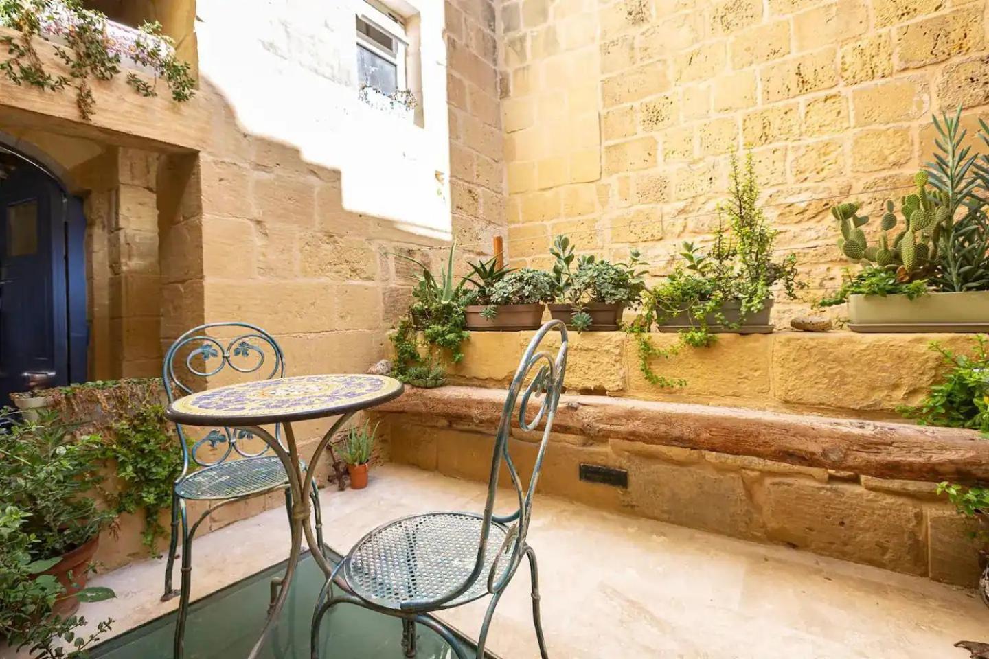 Historic Hideaways - 900 Year Old Converted Studios ビクトリア エクステリア 写真