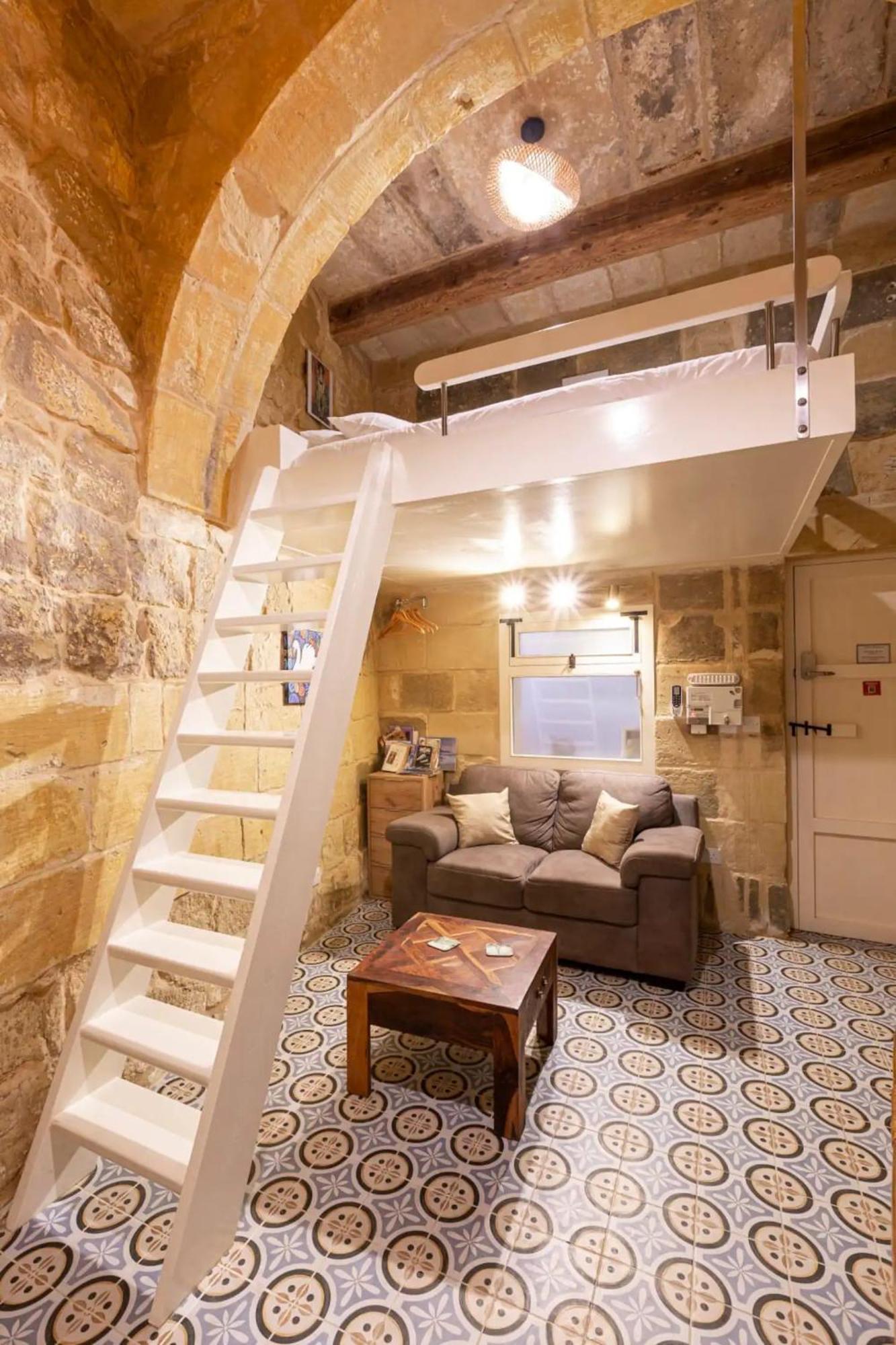 Historic Hideaways - 900 Year Old Converted Studios ビクトリア エクステリア 写真