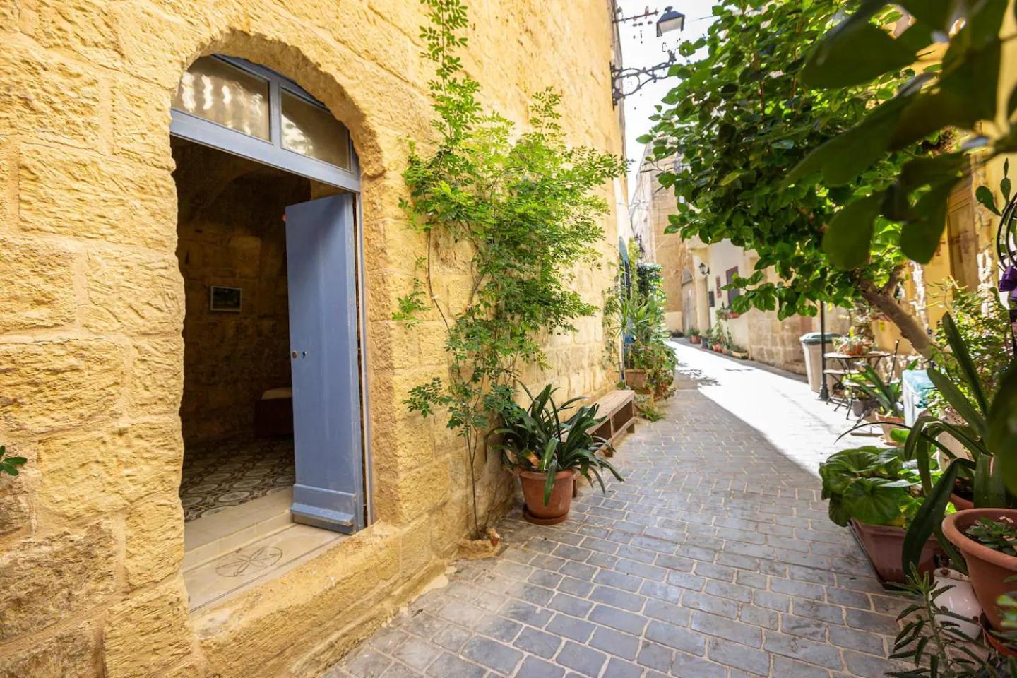 Historic Hideaways - 900 Year Old Converted Studios ビクトリア エクステリア 写真