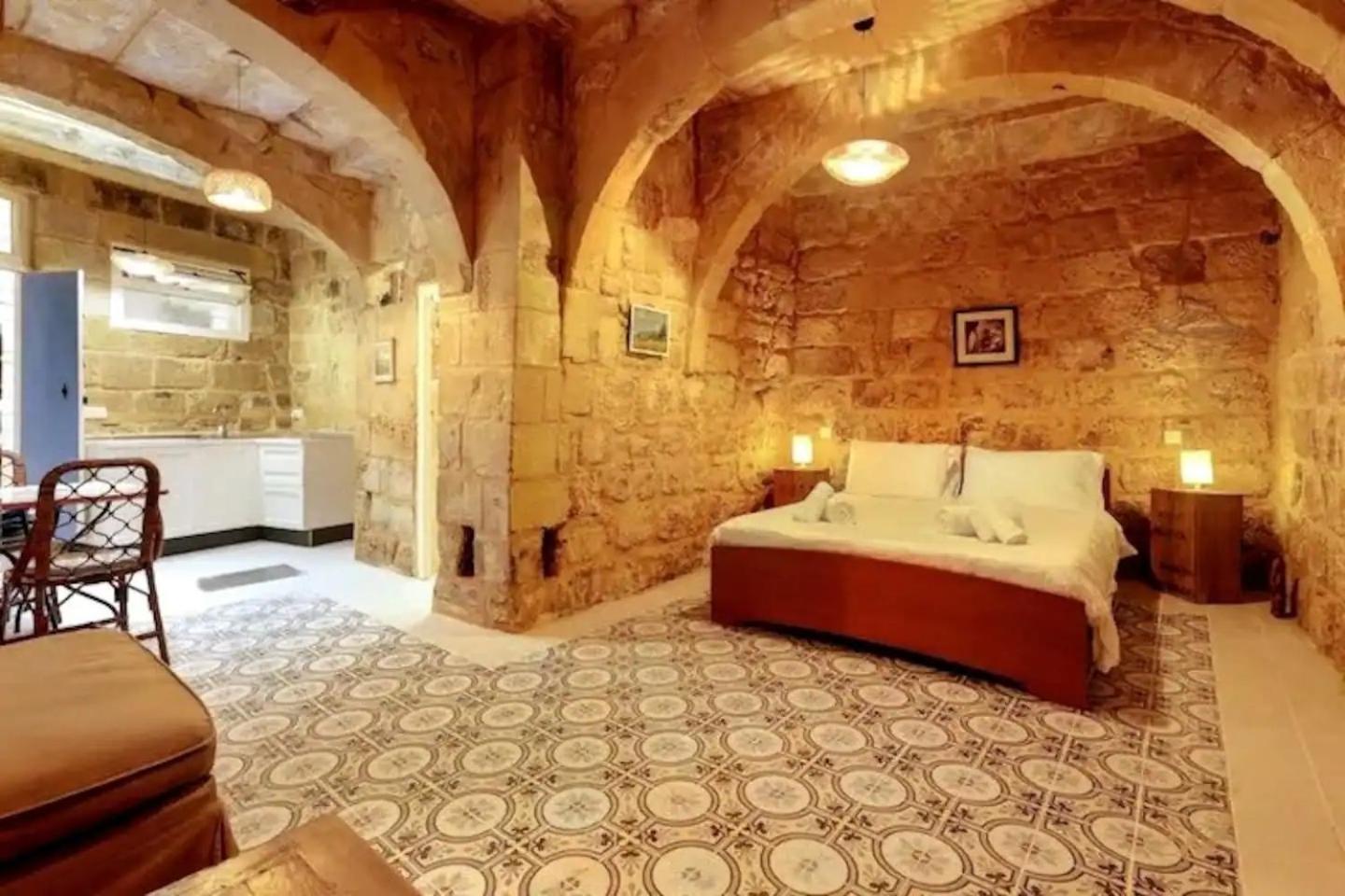 Historic Hideaways - 900 Year Old Converted Studios ビクトリア エクステリア 写真