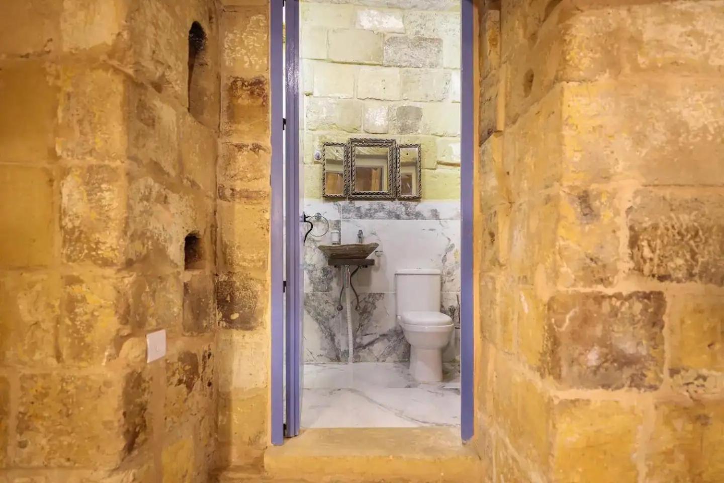 Historic Hideaways - 900 Year Old Converted Studios ビクトリア エクステリア 写真