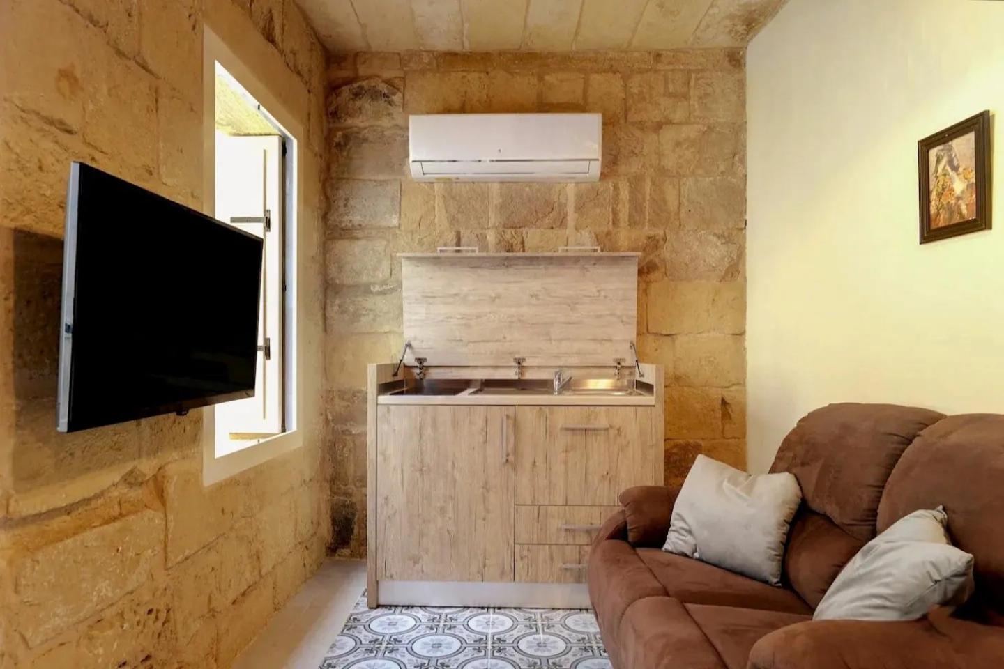 Historic Hideaways - 900 Year Old Converted Studios ビクトリア エクステリア 写真