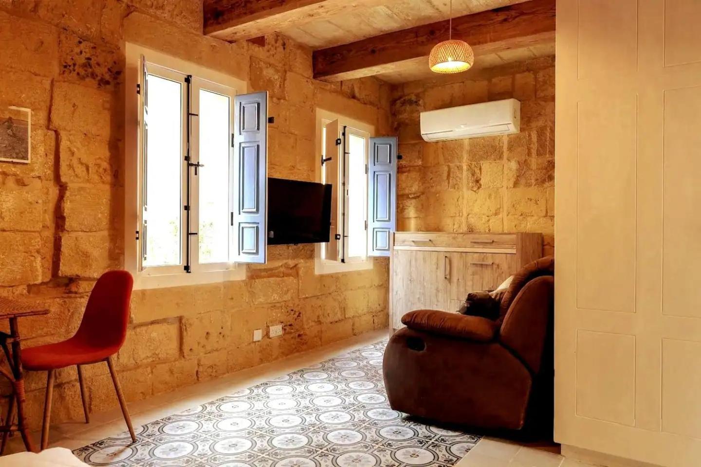 Historic Hideaways - 900 Year Old Converted Studios ビクトリア エクステリア 写真