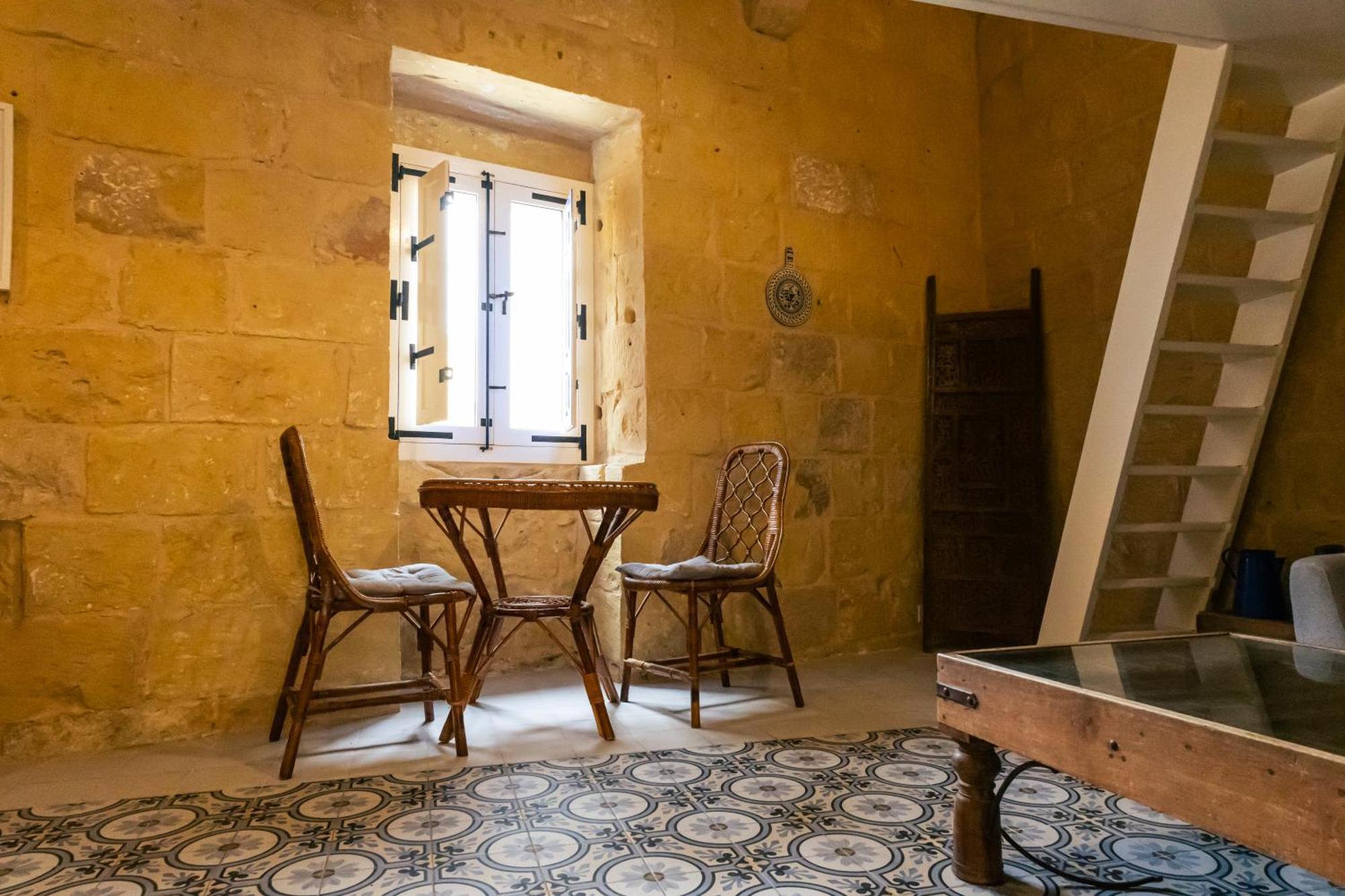 Historic Hideaways - 900 Year Old Converted Studios ビクトリア エクステリア 写真