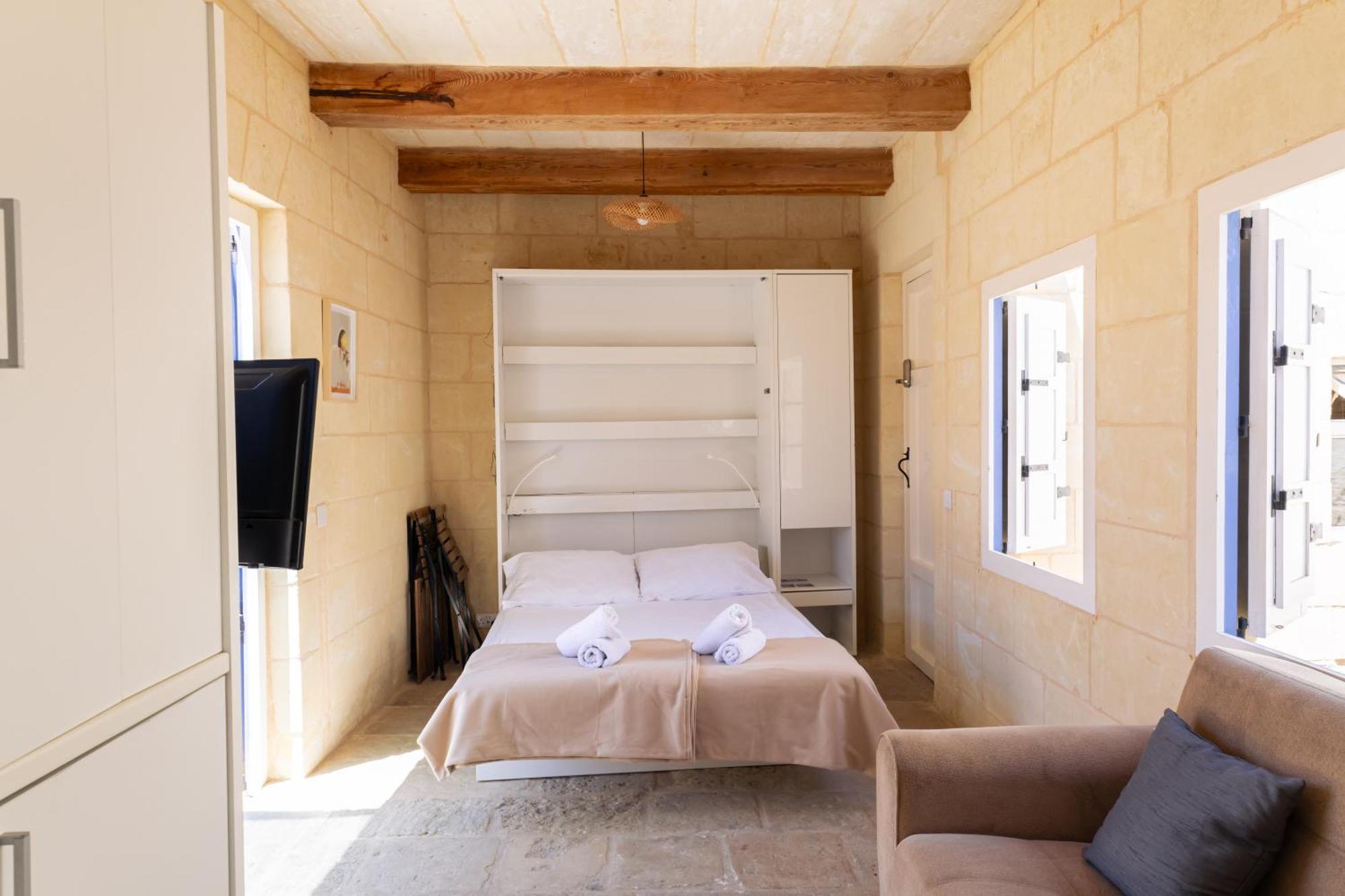 Historic Hideaways - 900 Year Old Converted Studios ビクトリア エクステリア 写真