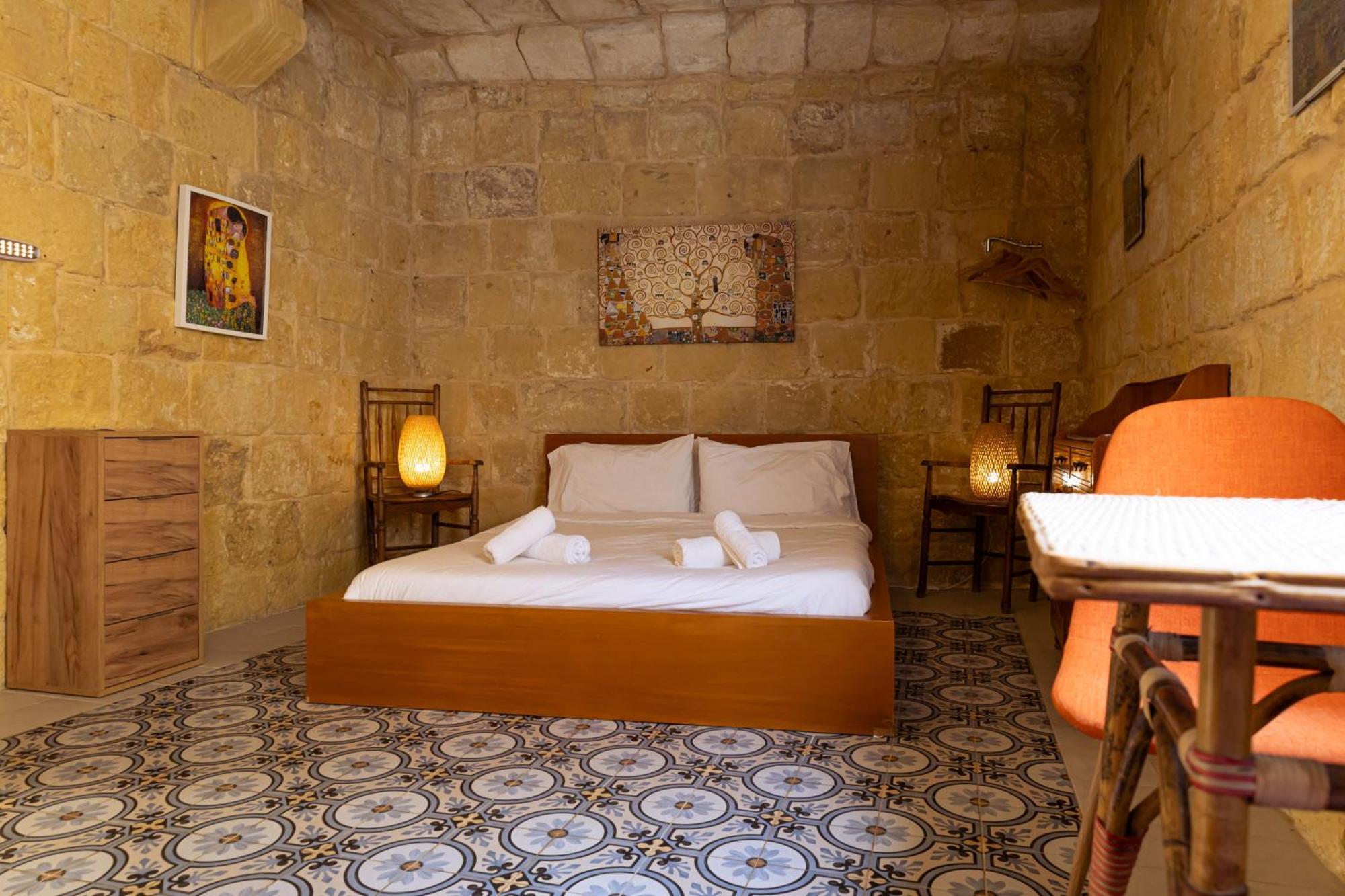 Historic Hideaways - 900 Year Old Converted Studios ビクトリア エクステリア 写真