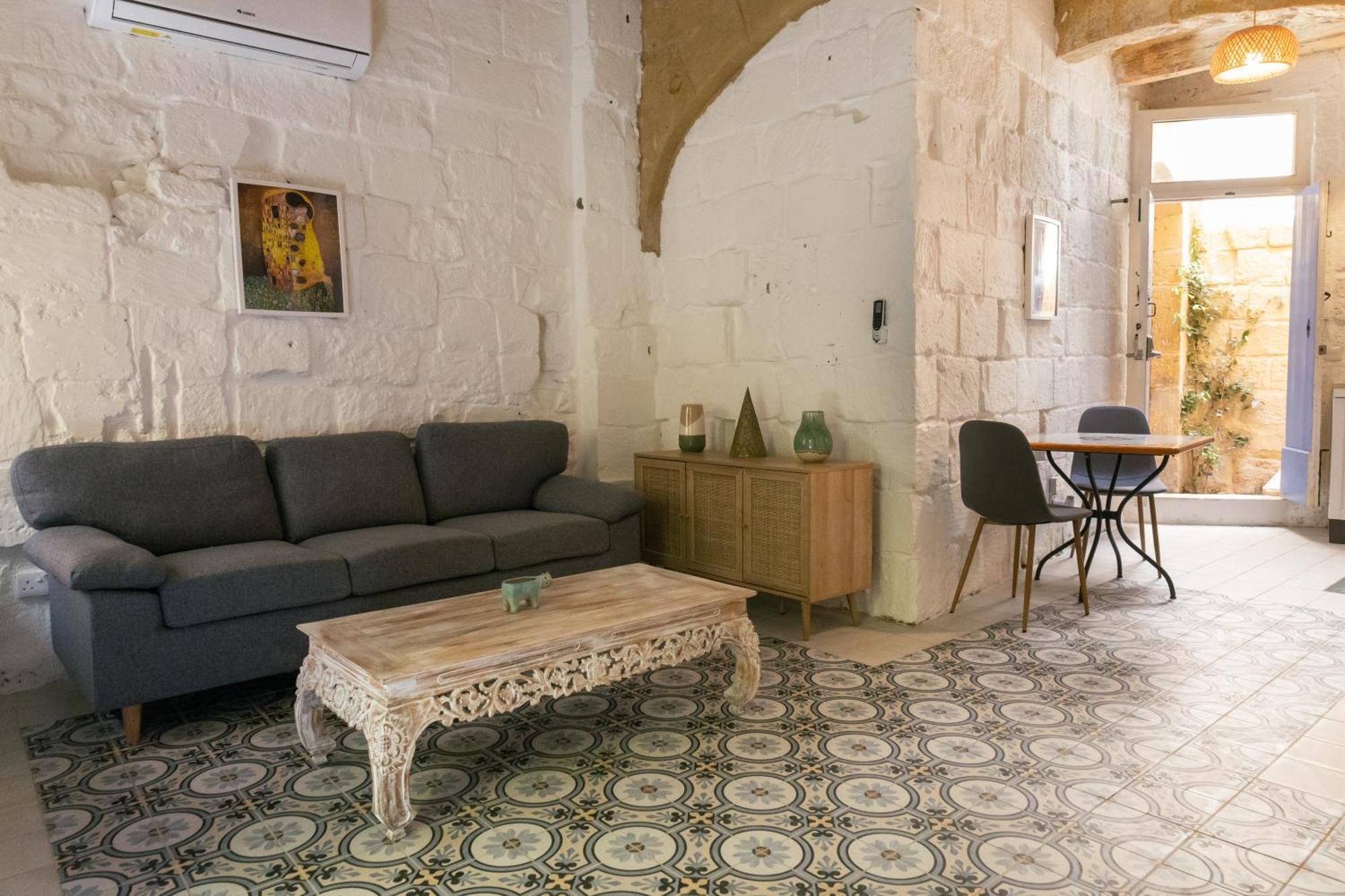 Historic Hideaways - 900 Year Old Converted Studios ビクトリア エクステリア 写真