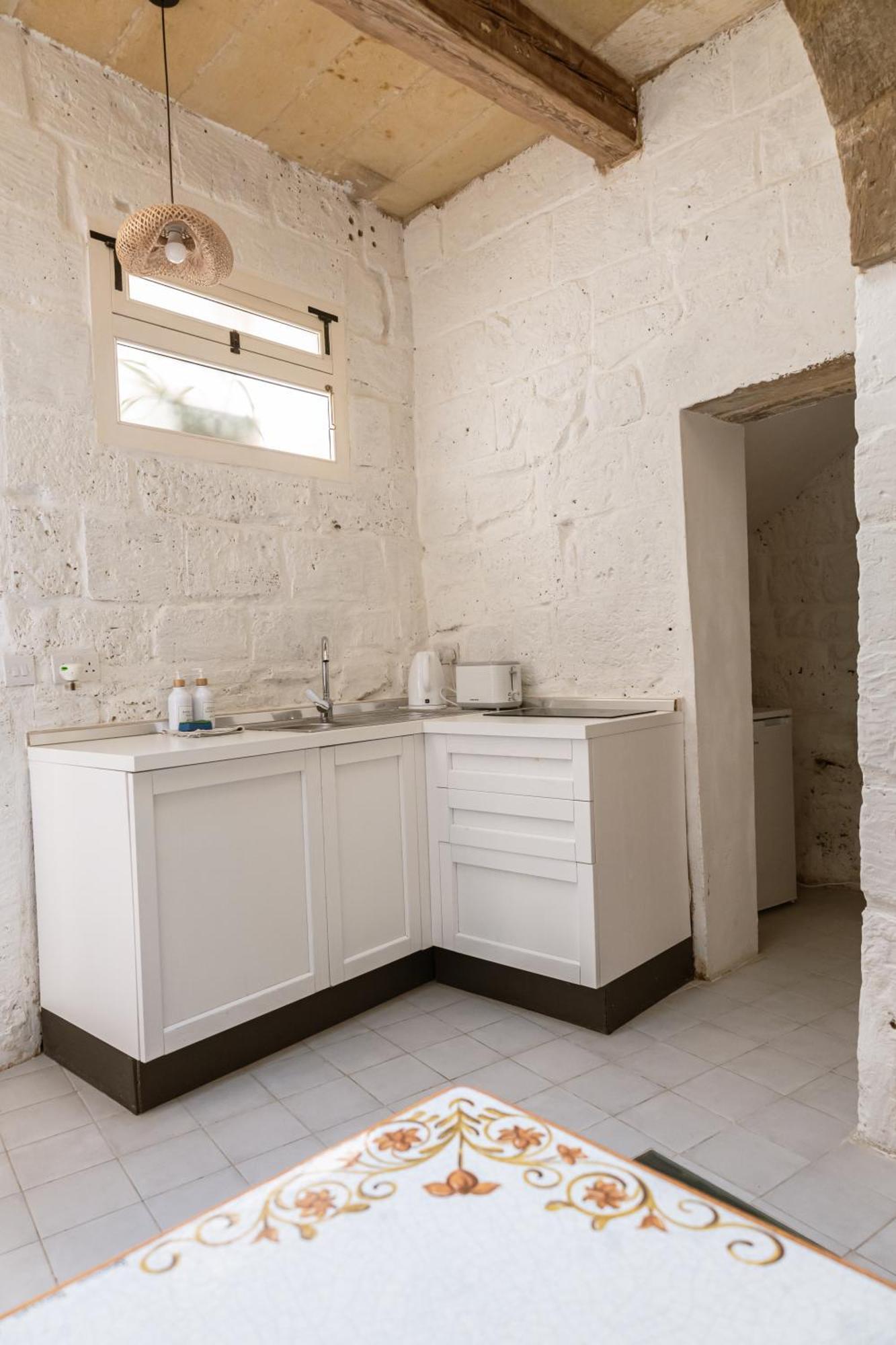 Historic Hideaways - 900 Year Old Converted Studios ビクトリア エクステリア 写真