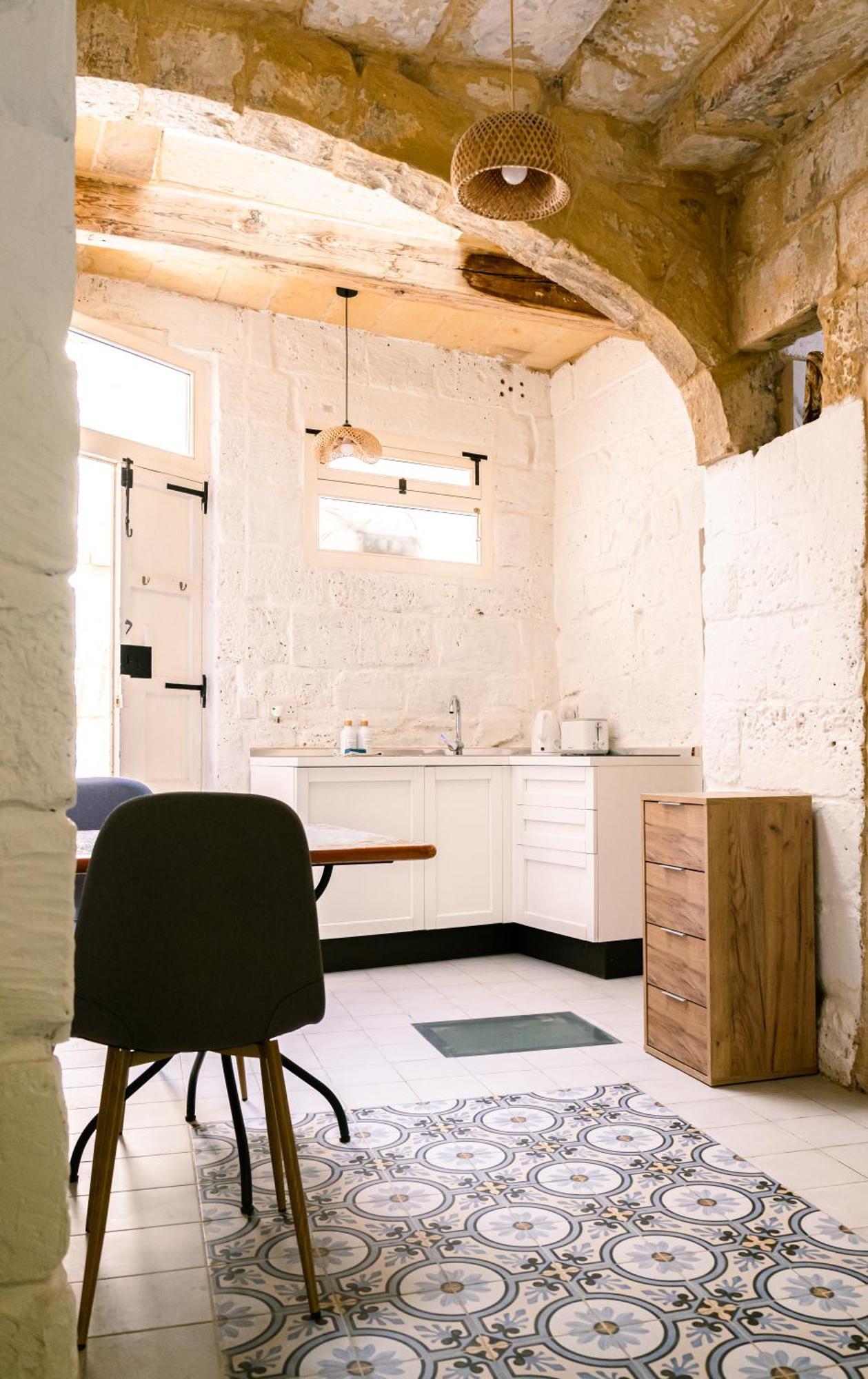 Historic Hideaways - 900 Year Old Converted Studios ビクトリア エクステリア 写真