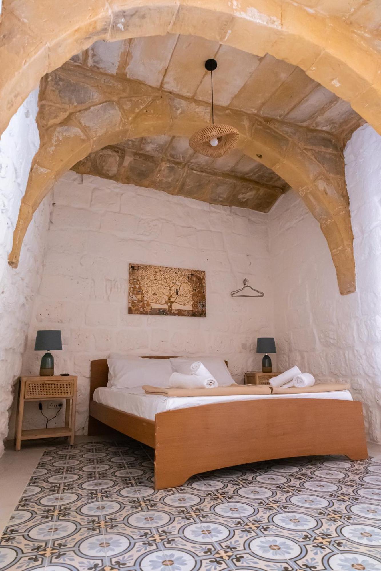Historic Hideaways - 900 Year Old Converted Studios ビクトリア エクステリア 写真