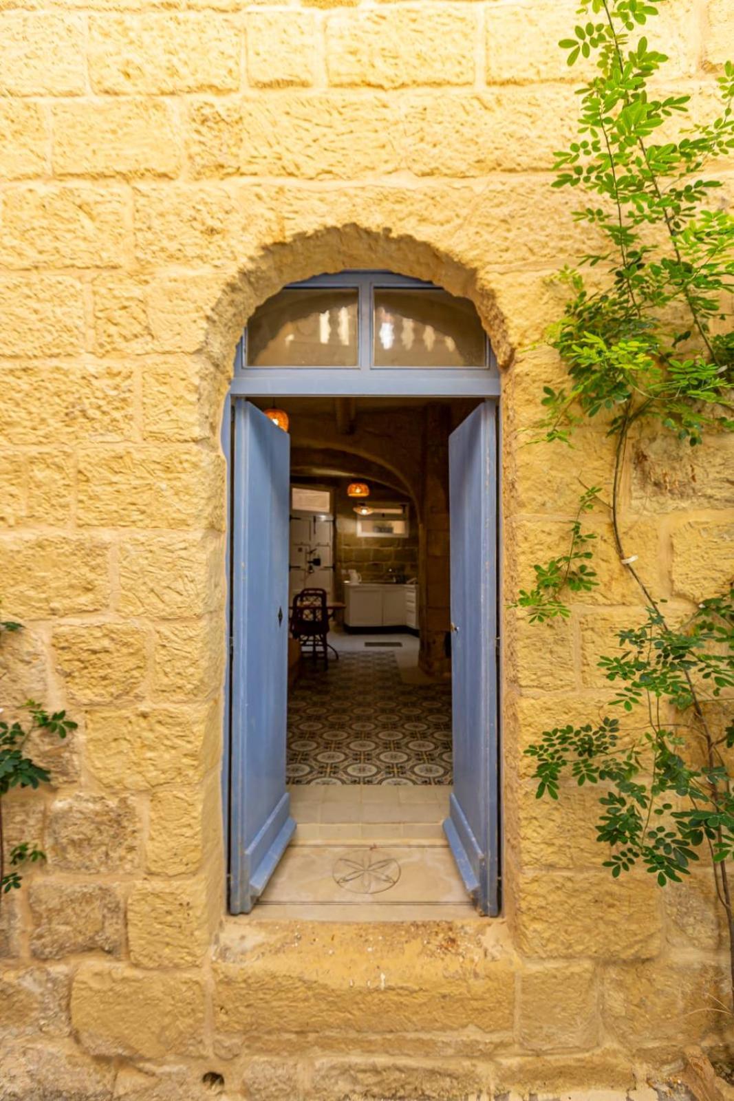 Historic Hideaways - 900 Year Old Converted Studios ビクトリア エクステリア 写真