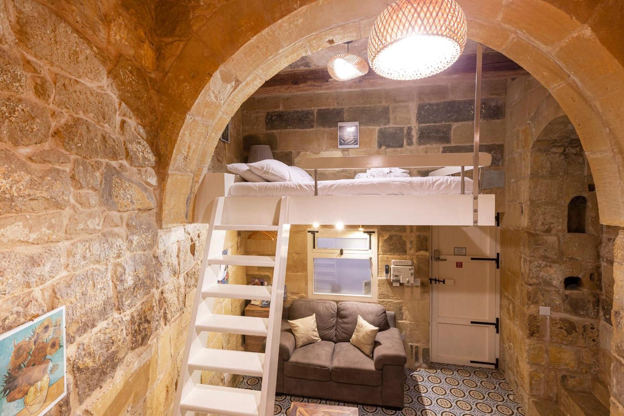 Historic Hideaways - 900 Year Old Converted Studios ビクトリア エクステリア 写真